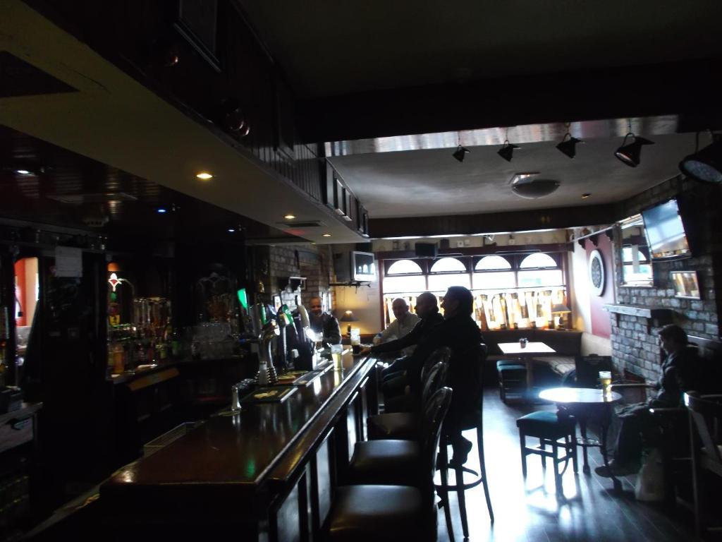 Dalys Inn ドノレ エクステリア 写真