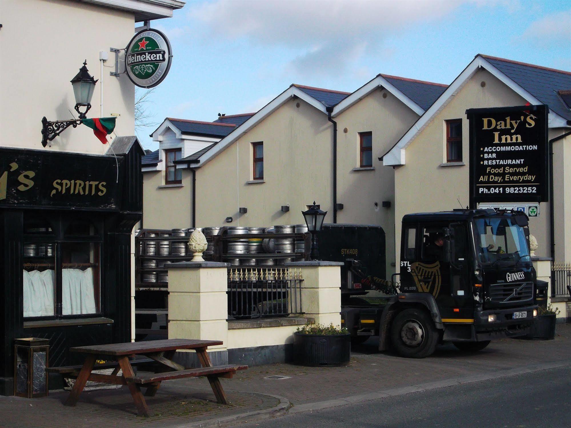 Dalys Inn ドノレ エクステリア 写真