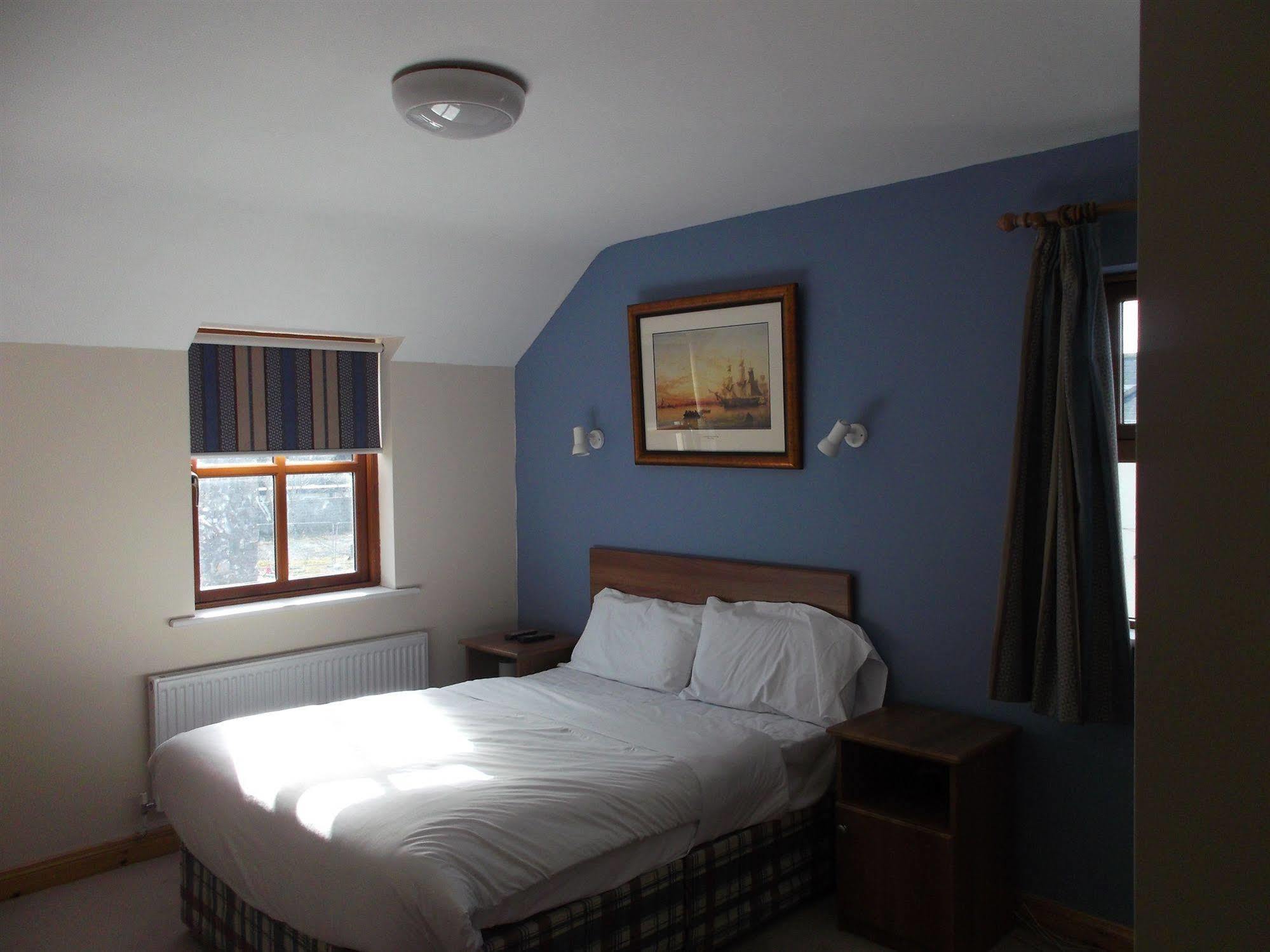 Dalys Inn ドノレ エクステリア 写真